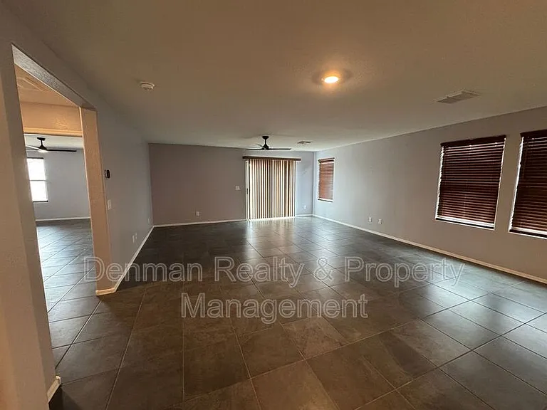 1633 W Pinkley Ct — Photo 11