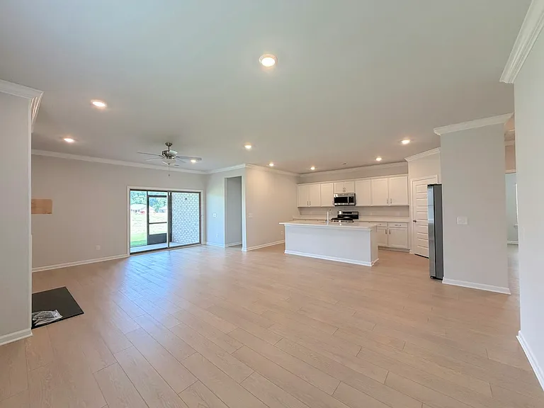 121 Clift Creek Dr — Photo 4