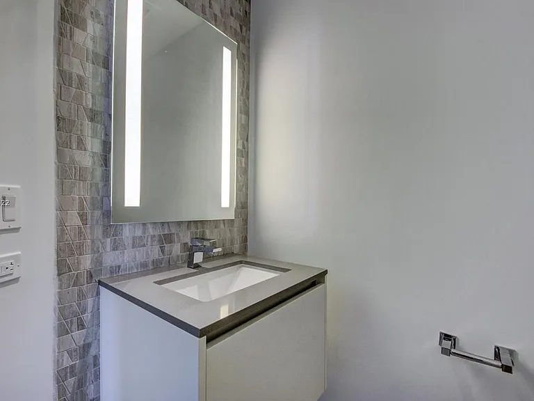 68 SE 6th St #3411 — Photo 14