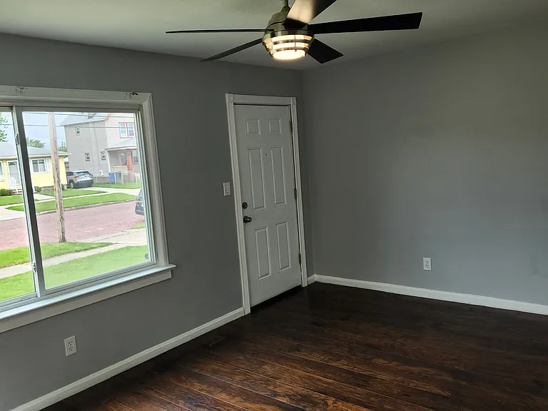 13315 Puritas Ave — Photo 5