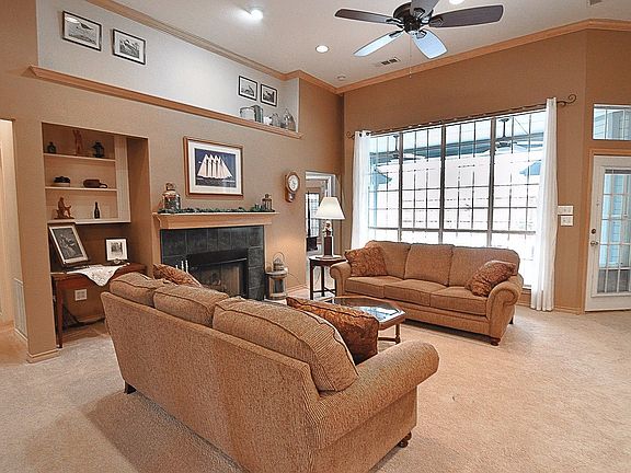 5th image of 302 Tanglewood Dr