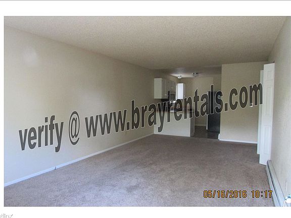1051 Teller #3 living rm to kitchen