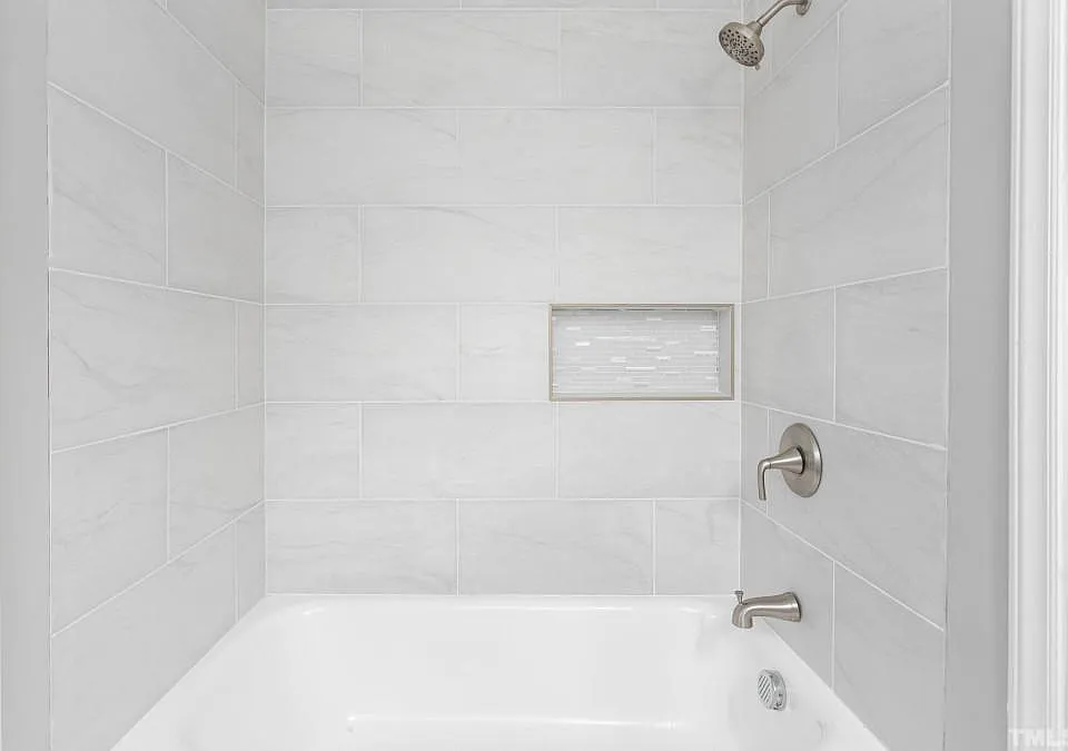 2 bed, 768 sqft, $1,700 — Photo 2