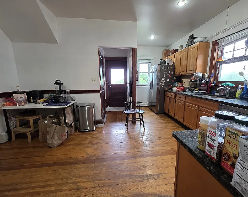 3 bed, 9999 sqft, $5,700 — Photo 4