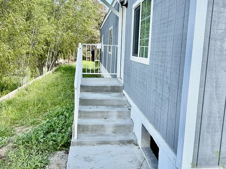 22784 Grand Ave — Photo 5