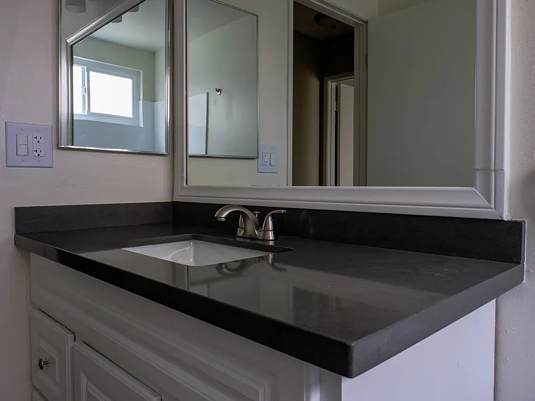 Tustin Villas — Photo 9