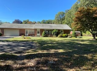 25 Hillcrest St, Agawam, MA 01001