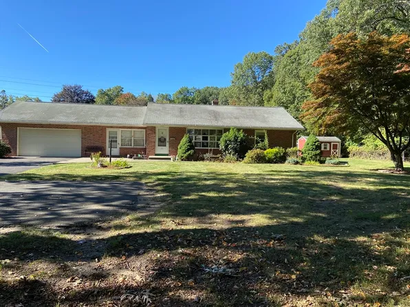 25 Hillcrest St, Agawam, MA 01001