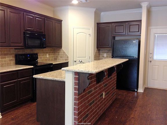 2nd image of 523 Forest Dr
