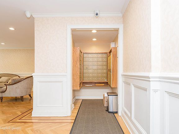 3rd image of 4325 Douglaston Pkwy APT 6K