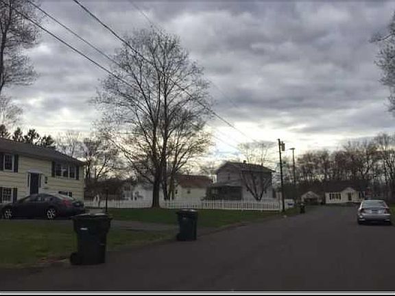 2nd image of 51 Fernwood Dr