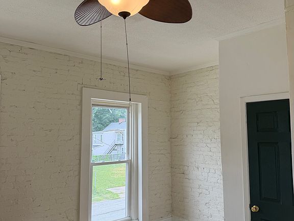 5th image of 2429 Griffiths Ave