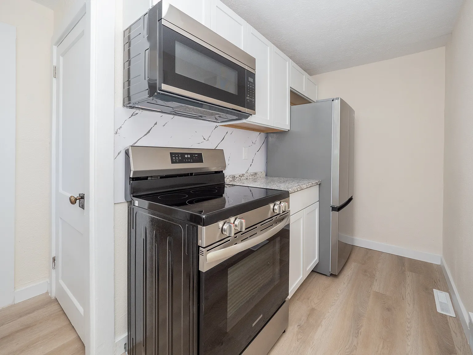 2 bed, 996 sqft, $2,500 — Photo 3