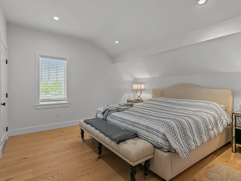 109 Carroll Ave — Photo 37