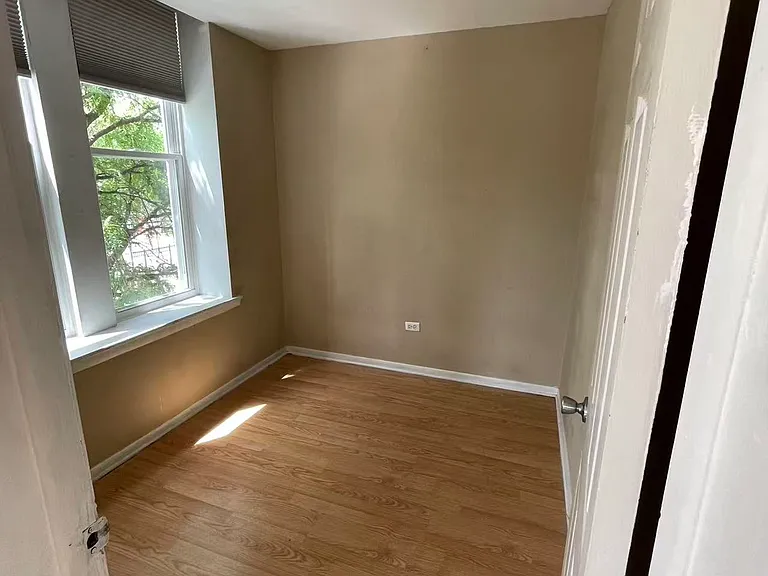 3252 W Armitage Ave — Photo 4