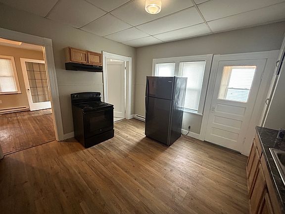 4th image of 17 Cottage St #2