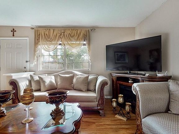 5th image of 605 S Mollison Ave Unit 208