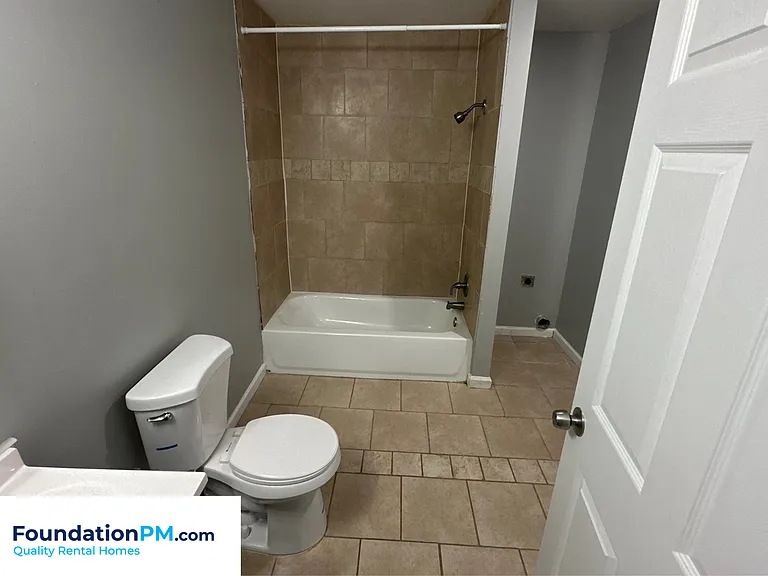 1663 Humber St — Photo 21