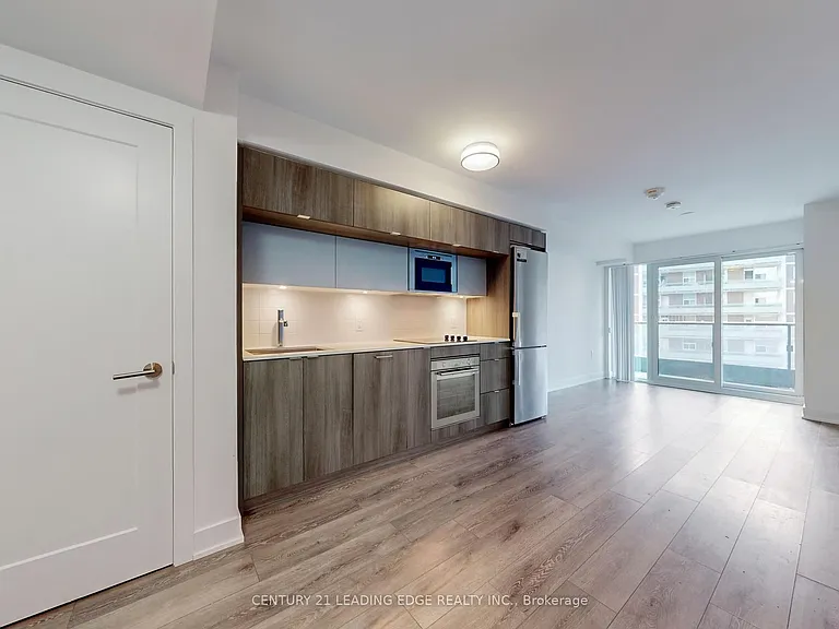 585 Bloor St E #821 — Photo 5