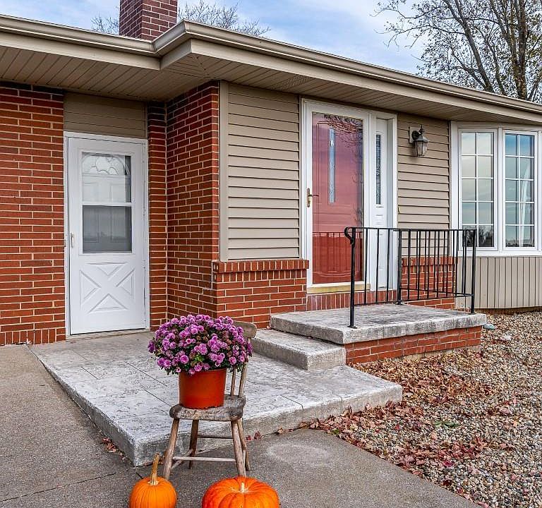 2521 122nd St, Moscow, IA 52760 Zillow