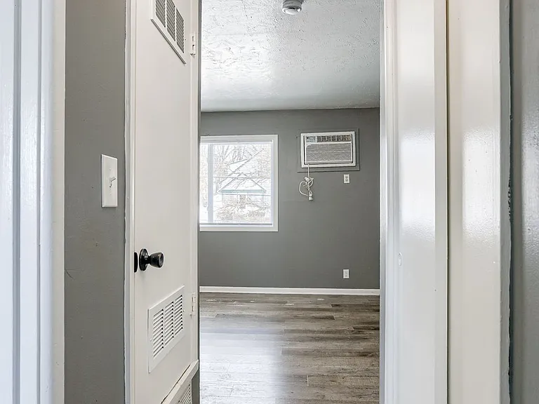 1015 N 47th Ave #8 — Photo 10