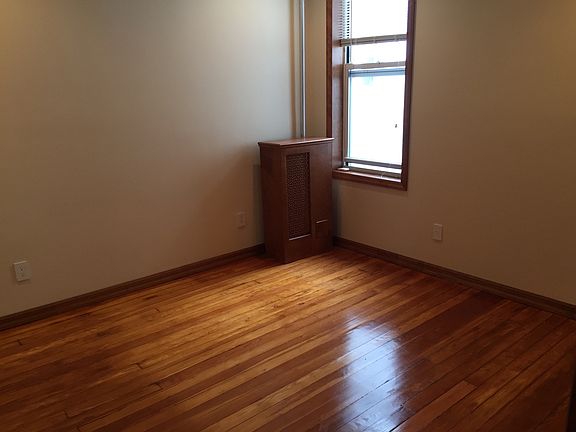 4th image of 3035 33rd St #2R