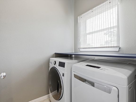 4th image of 1252 Waverly Pl #6