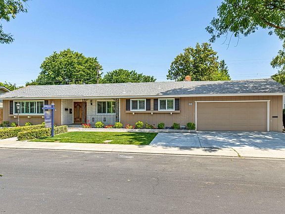4th image of 1109 Lexington Dr