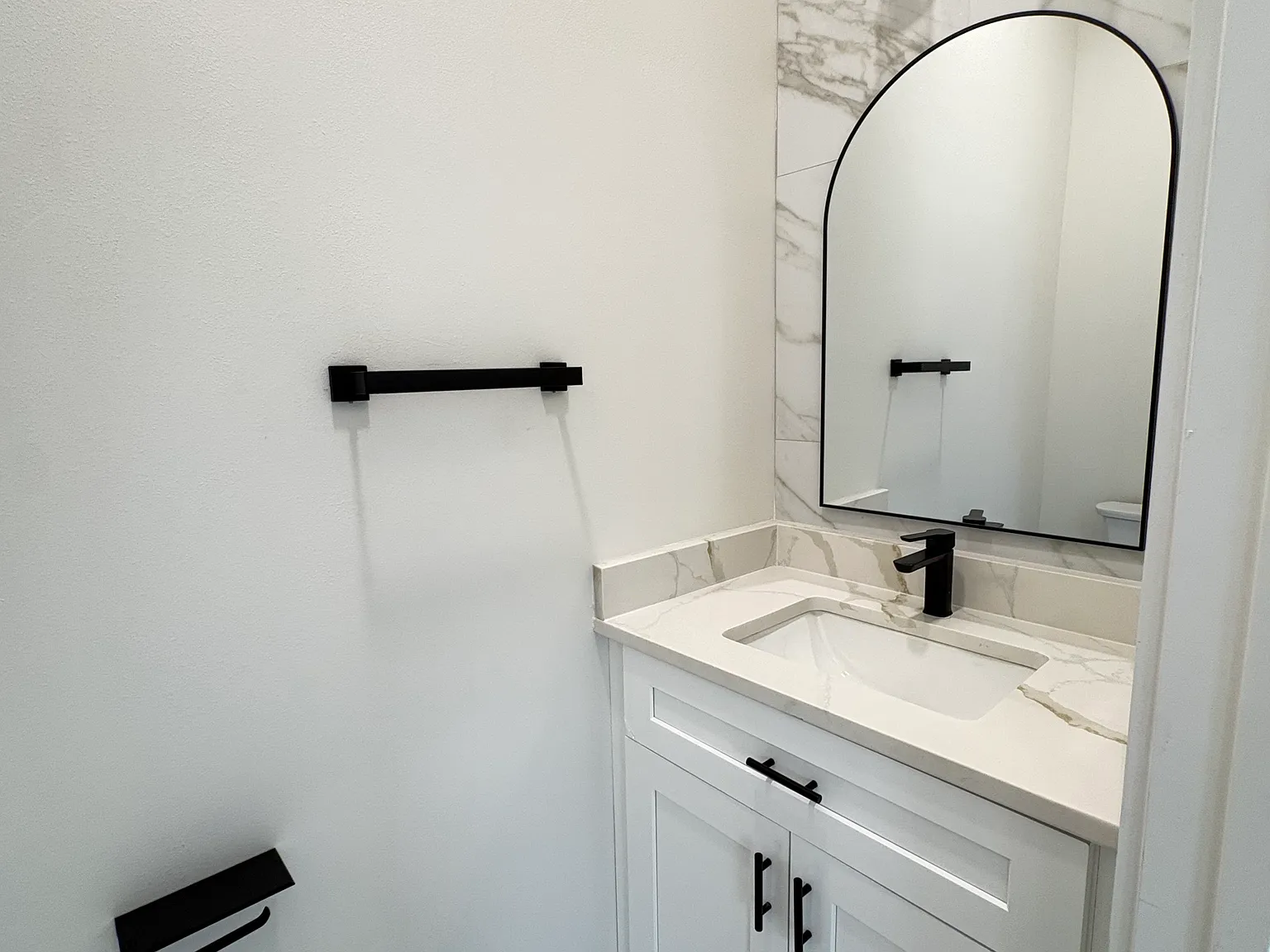 3 bed, 1.5 bath, 1800 sqft, $2,100 — Photo 4