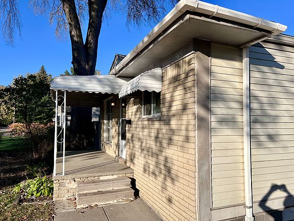 3rd image of 27120 Groveland St