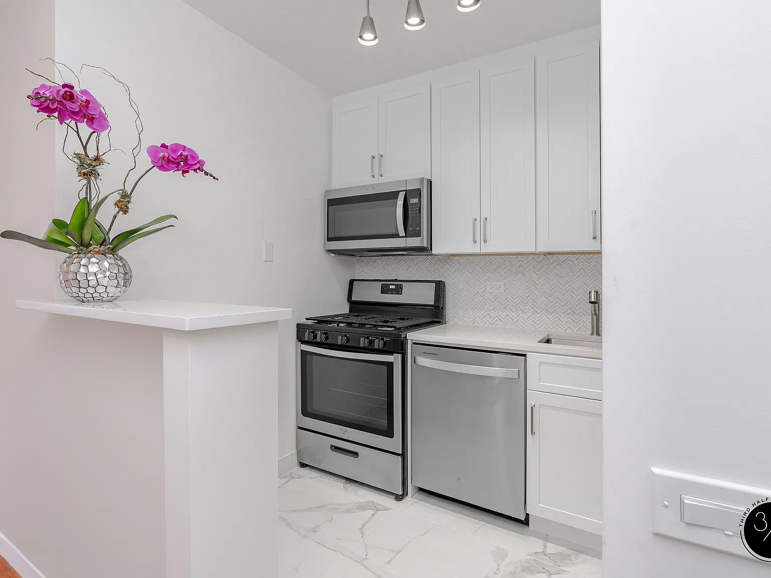 330 East 75th Street — Photo 2