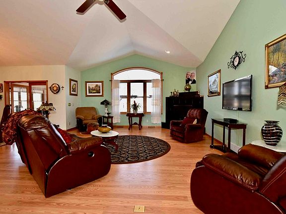 4th image of 133 Waterford Cir