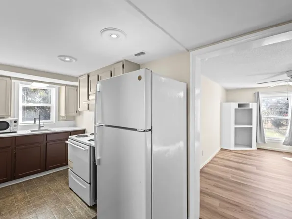 802 N B St #2, Bridgeton, NC 28519