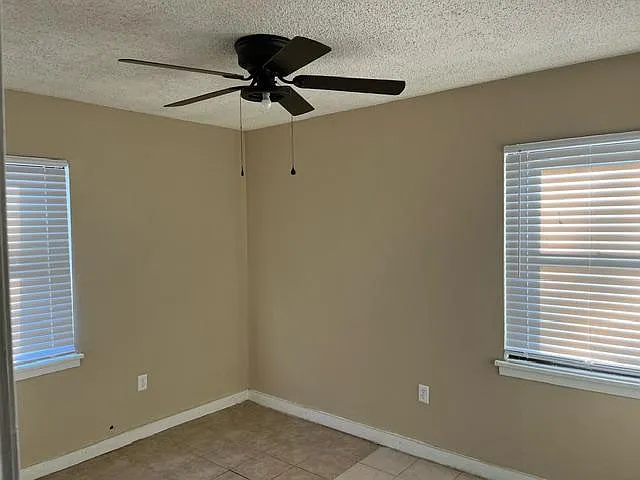213 Fannin St — Photo 9