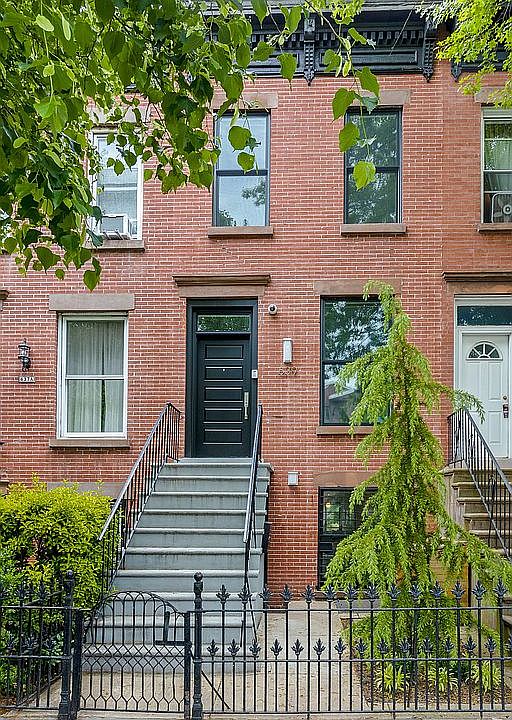 1st image of 639 Baltic St
