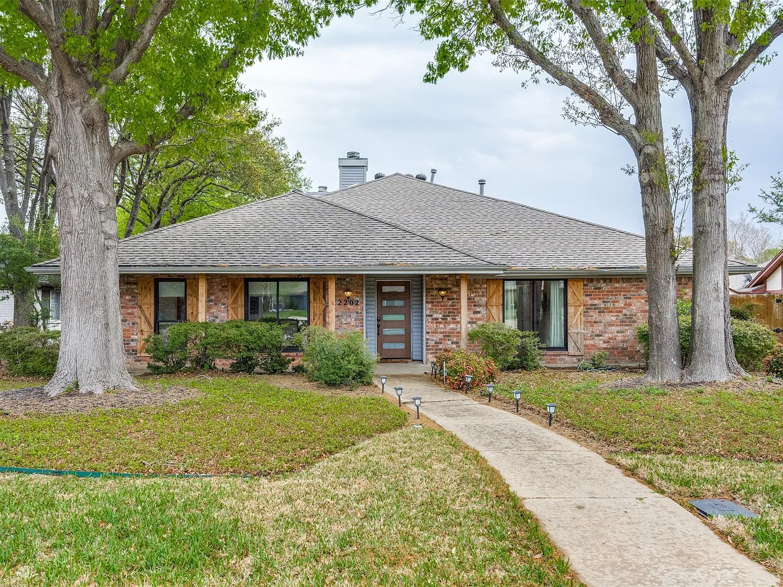 4 bed, 3285 sqft, $5,700 — Photo 1