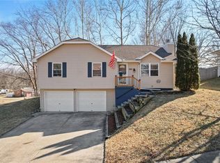 925 Vicksburg Ct, Liberty, MO 64068