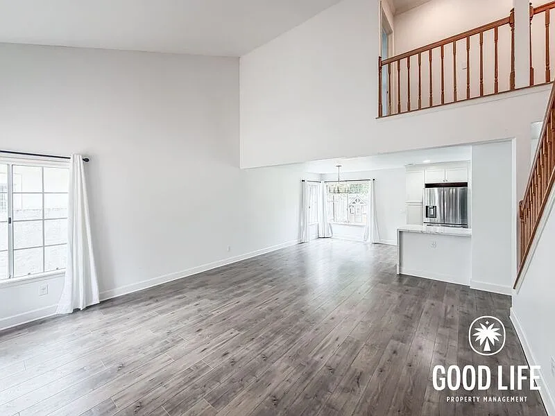 4 bed, 2.5 bath, 2125 sqft, $5,400 — Photo 3