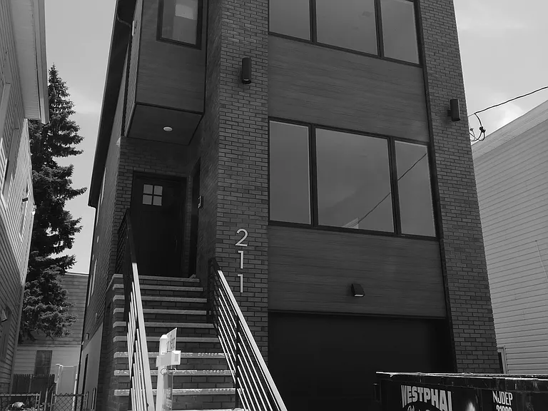 211 N 5th St #A — Photo 6