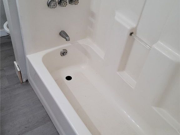 5th image of 813 Dennison Ave