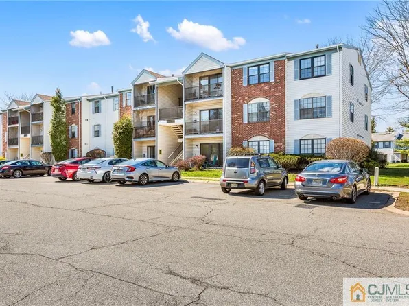 351 Lancaster Ct, Piscataway, NJ 08854