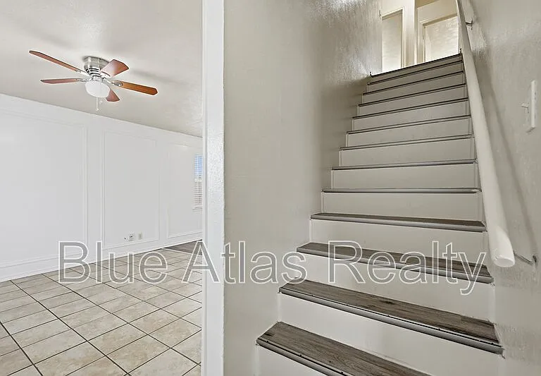 704 Skyline Dr — Photo 5