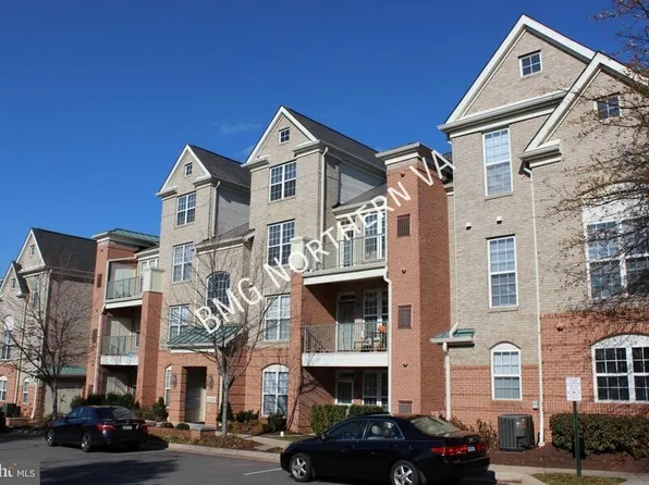 12180 Abington Hall Pl APT 201, Reston, VA 20190