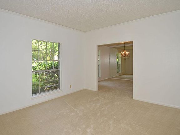 4th image of 2215 Pine River Dr