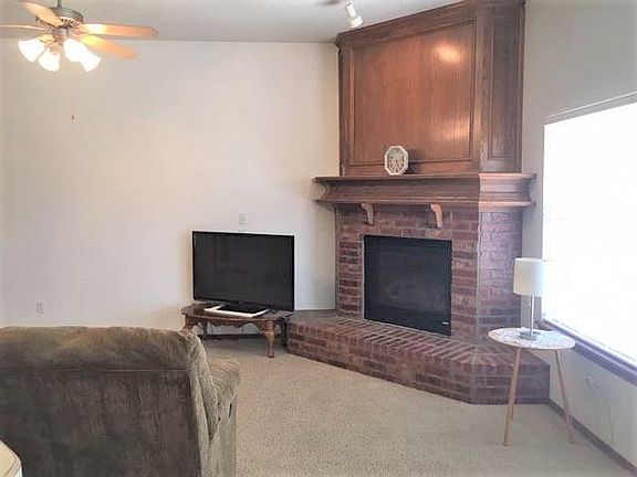 3rd image of 625 Madeline Ln