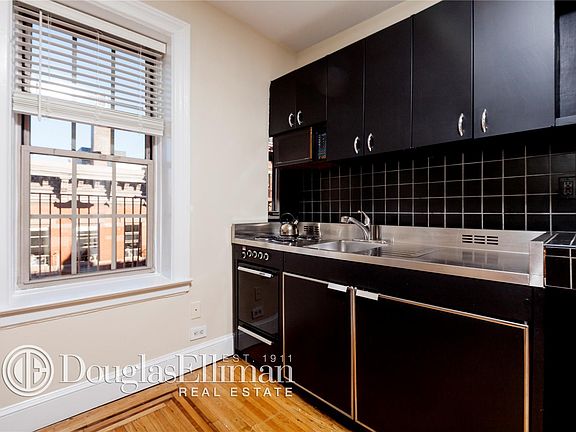 4th image of 22 Grove St APT 6A