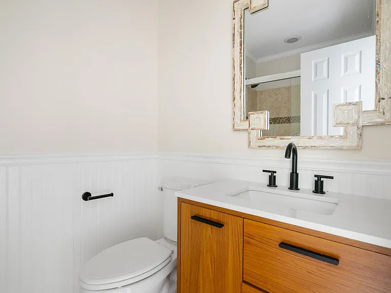 664 Swinton Ct — Photo 25