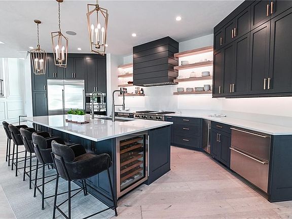 4th image of 1304 Penguin Cir