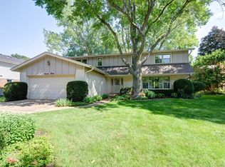 1160 Black Oak Dr, Downers Grove, IL