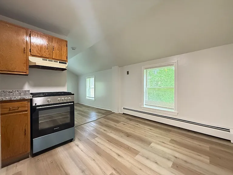 98 Main St #8 — Photo 2
